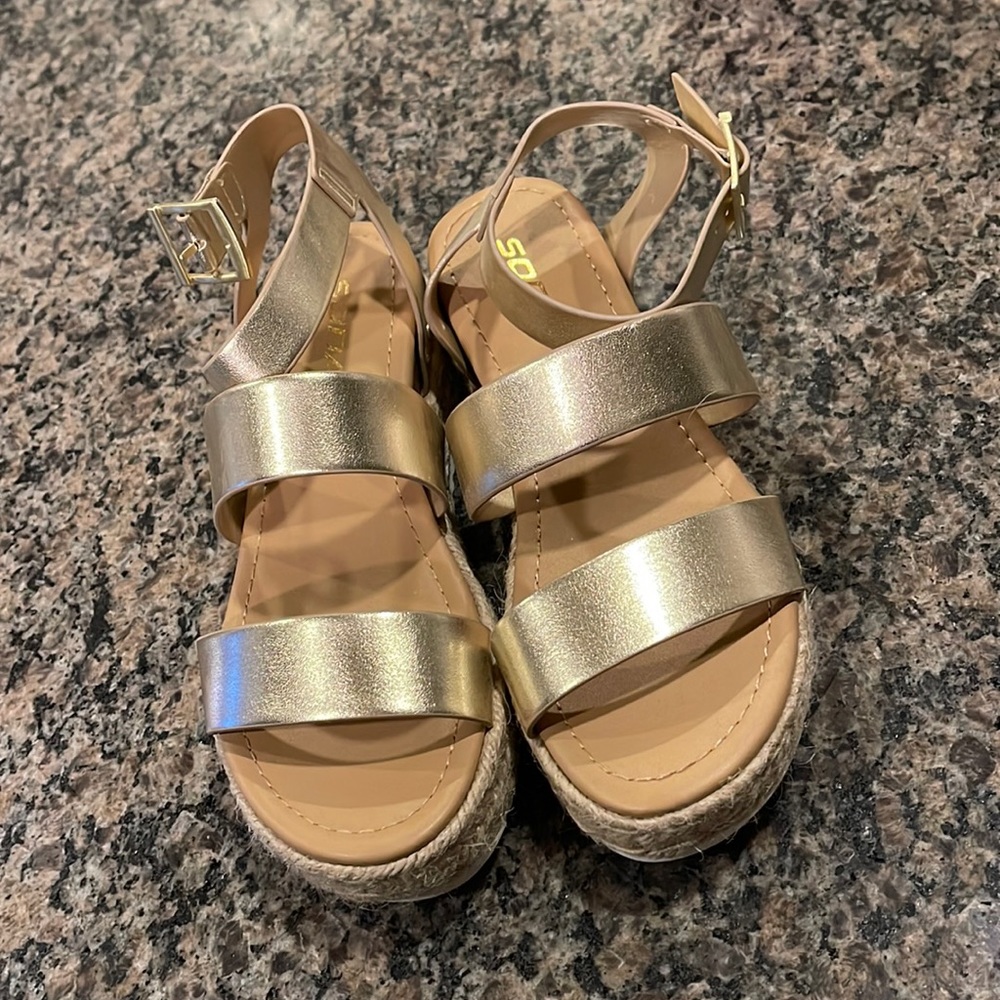Gold Soda Sandals Size 7 Womens!